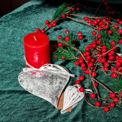 Casa Duniya's Noel Red Green And White Candle Holders In A Christmas Festive Background