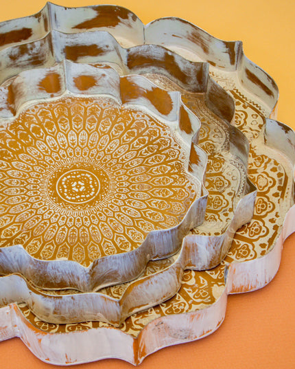Casa Duniya Decorative Gold Trays Mumtaz Trays (Set of 3)